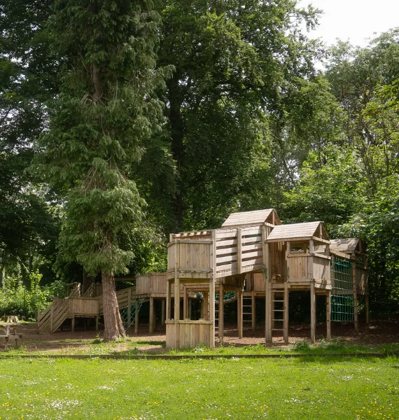 High quality<br>bespoke playgrounds mobile slider image